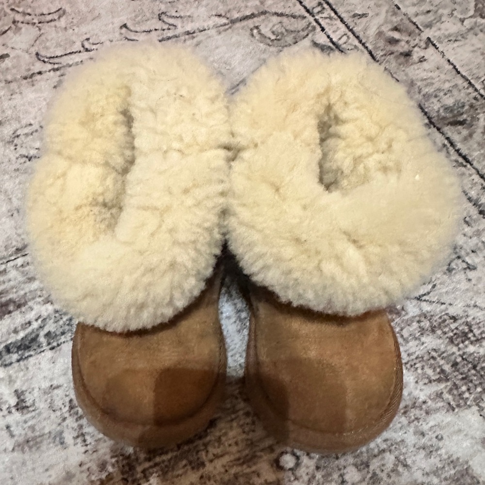 Toddlers Bailey Button II Chestnut UGGS